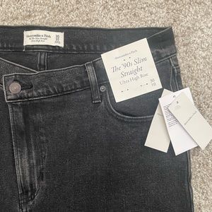 Abercrombie The 90s Slim Straight Ultra High Rise